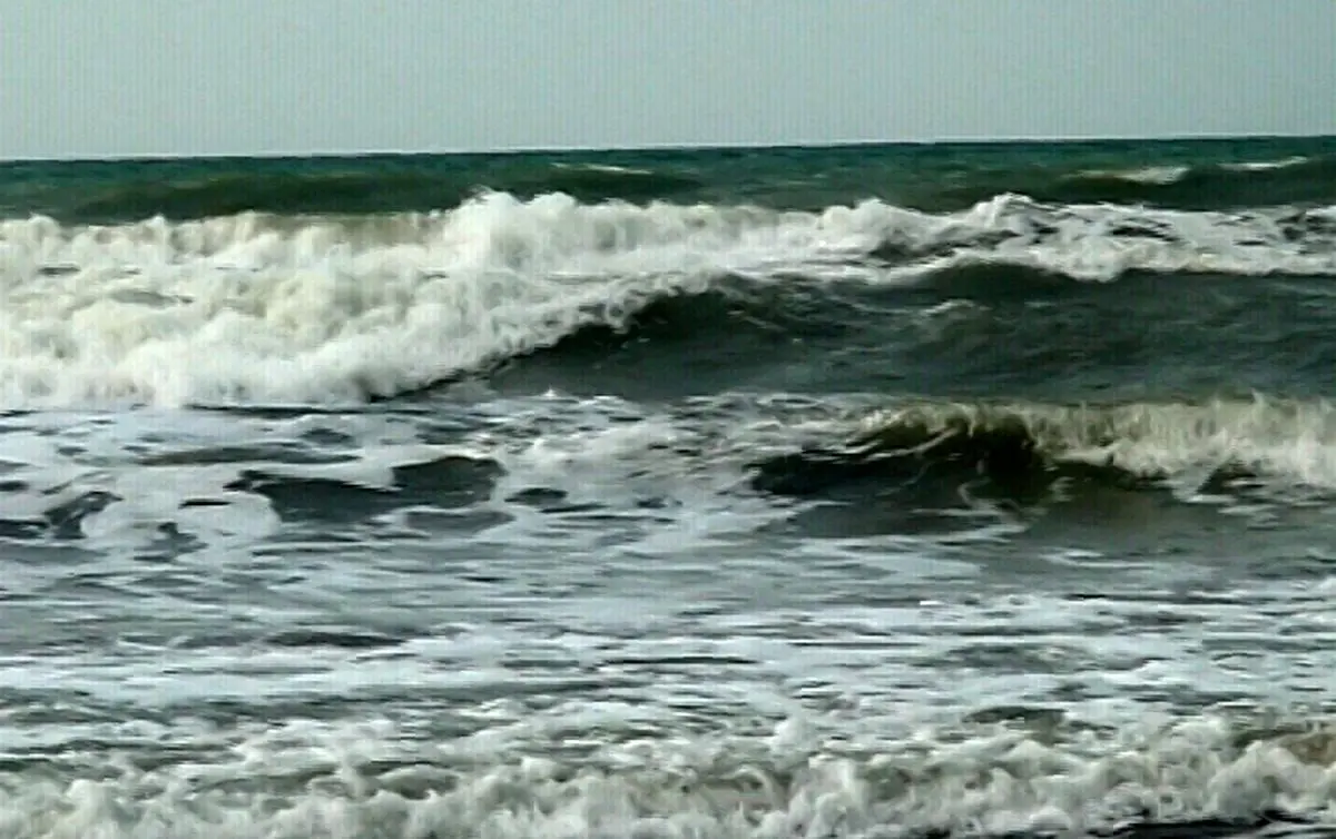 هشدار سطح نارنجی دریایی/ دریای خزر در گیلان مواج و طوفانی است