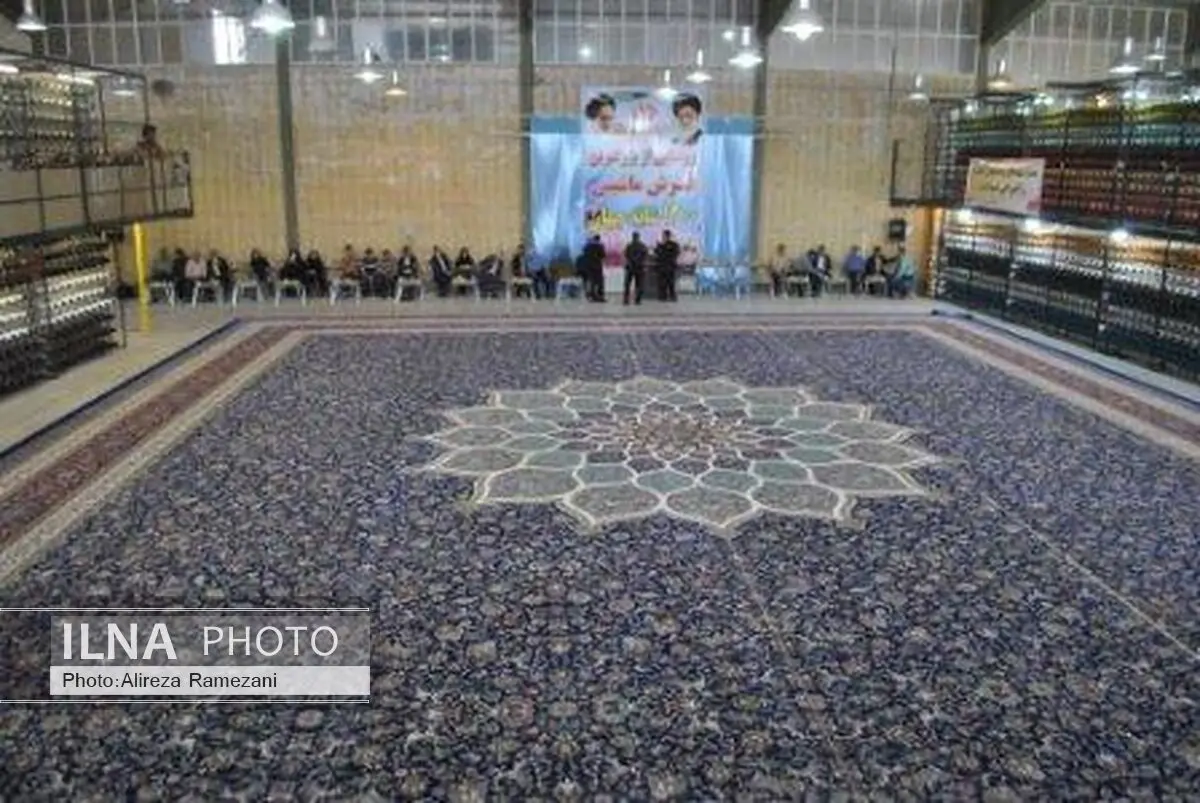 بزرگترین فرش ماشینی جهان در کاشان رونمایی شد 
