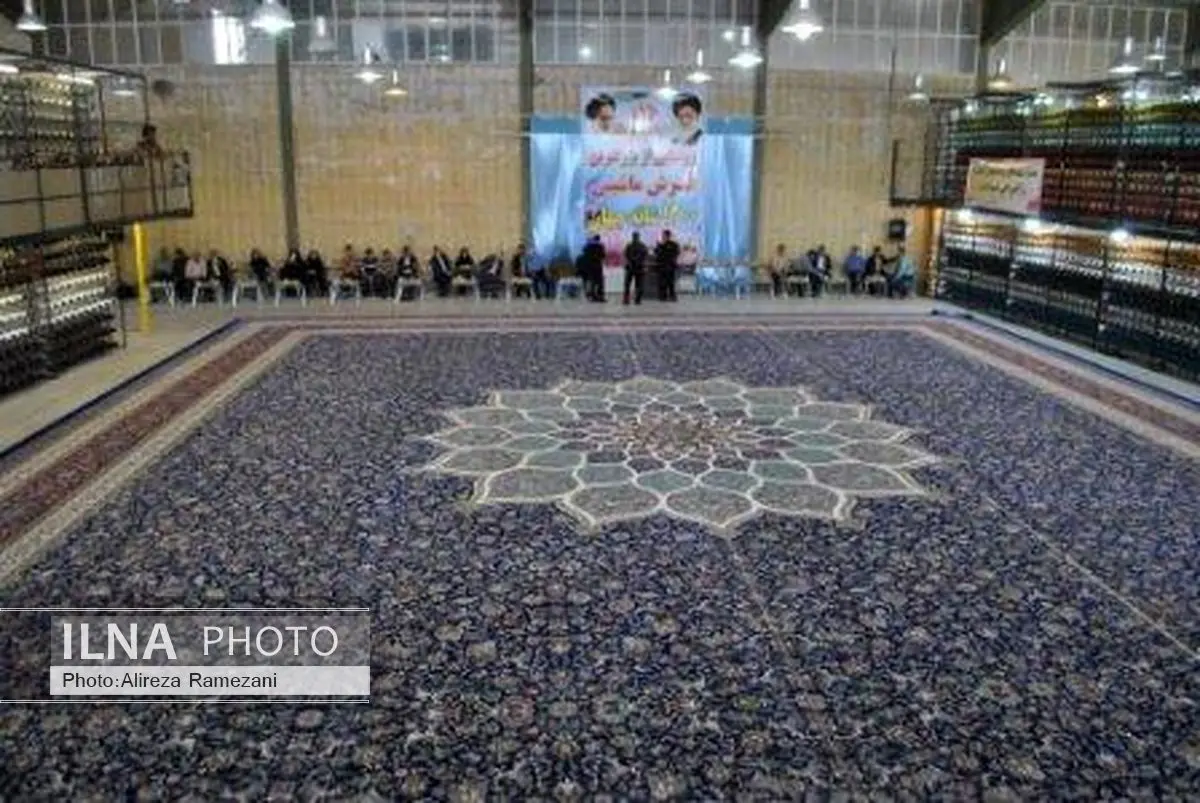 بزرگترین فرش ماشینی جهان در کاشان رونمایی شد 