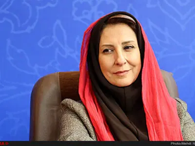 اعتراض خلاقانه «مرجانه گلچین» به آلودگی هوای تهران