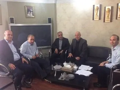 امضای قرارداد پروژه احداث چمن مصنوعی استاندارد فیفا در ورزشگاه تختی