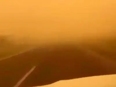 توفان ریزگردها در جاده بغداد به موصل عراق + فیلم