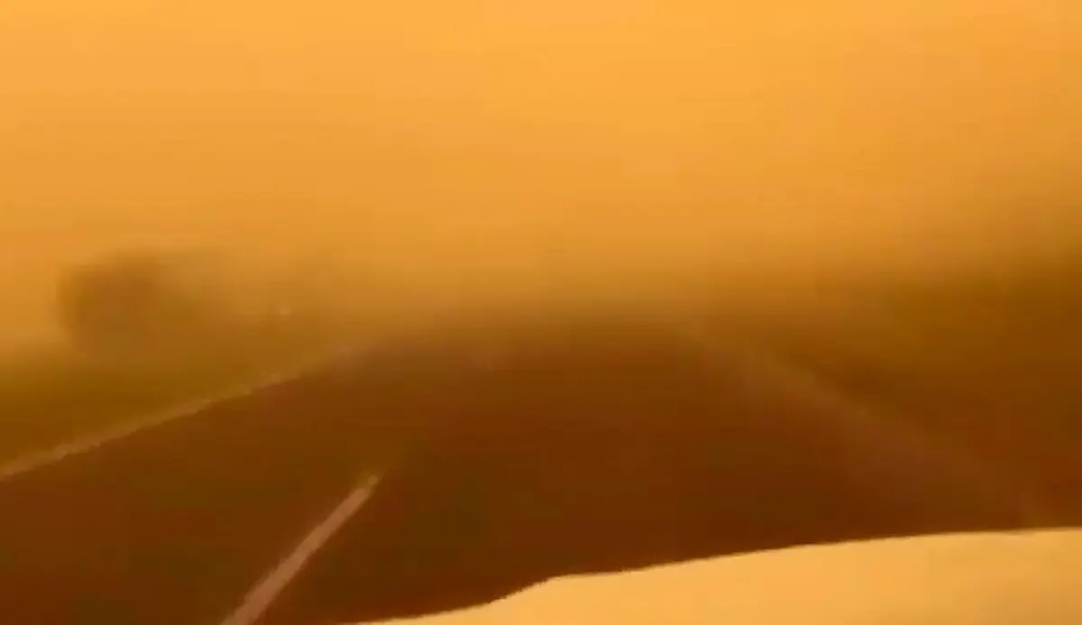 توفان ریزگردها در جاده بغداد به موصل عراق + فیلم