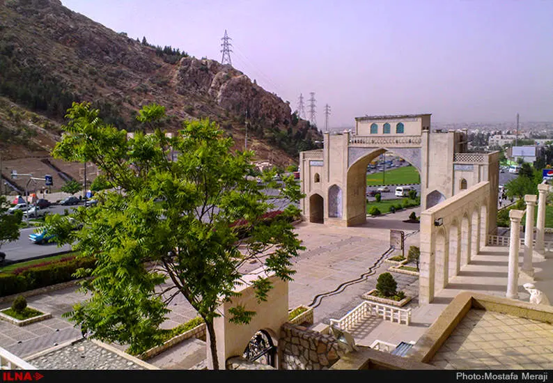 نگاهی به جاذبه های گردشگری شهر تاریخی شیراز- دروازه قرآن