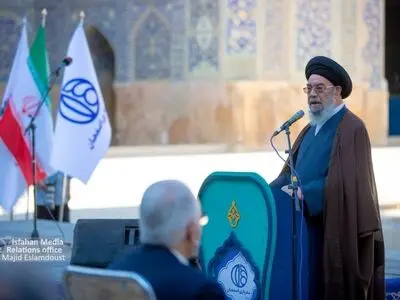 نگاههای سیاسی در انتخاب مدیران دلیل عقب افتادگی کشور است/ نباید درآمد شهر با عدم رضایت مردم کسب شود/ مردم نباشند حکومتی در کار نیست