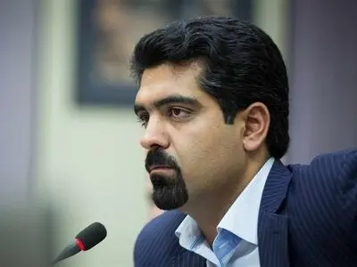 سپنتا نیکنام باید به کار خود ادامه دهد/ بحث حضور یا عدم حضور اقلیت‌ها در شوراها به دوره بعد موکول شود