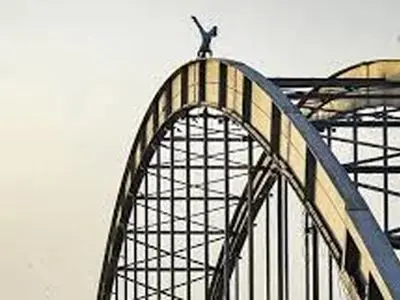  پل سفید اهواز، ابزار رفتارهای هیجانی پرخطر شد +فیلم