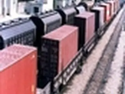 بارگیری و تخلیه بیش از ۱۲۰ هزار تن محمولات از طریق شبکه ریلی در بندر امیرآباد