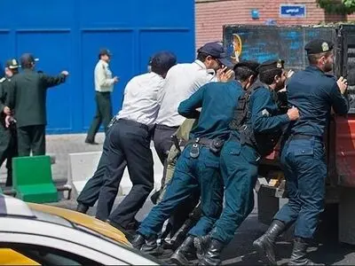 نیسانی که مقابل وزیر خارجه انگلیس خراب شد (عکس)