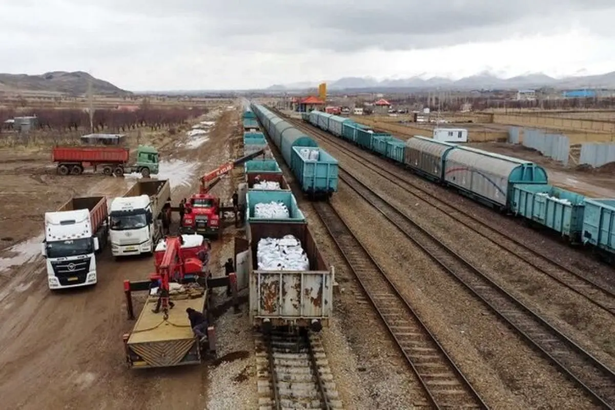 بارگیری بیش از 173 هزار تن گندم در راه‌آهن اراک