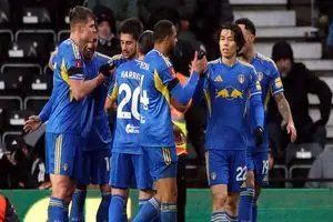 احتمال انتقال جنجالی ستاره لیدز به منچستریونایتد