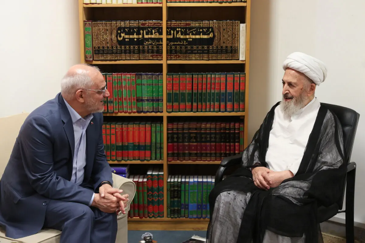 مردم مطمئن باشند که مسئولان همه تلاش خود را برای رفع مشکلات به کار گرفته‌اند