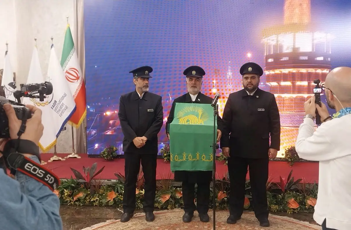 چراغ چهل و سومین جشنواره بین‌المللی تئاتر فجر روشن شد/ تقدیر و تولدی برای فراهانی و زنجانپور 
