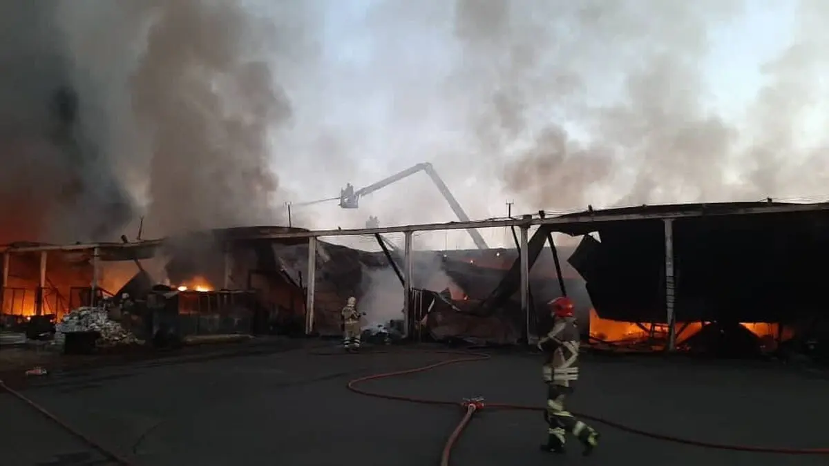 جزییات آتش‌سوزی در بارانداز ۱۲ هزار متری در شوش 