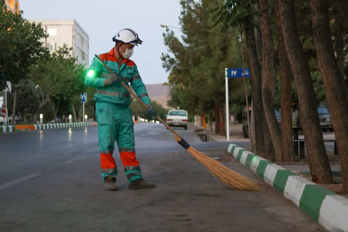 باغبانان مشهدی به کمک پاکبانان آمدند/ آماده باش بیش از ۴ هزار باغبان در ایام پایانی ماه صفر