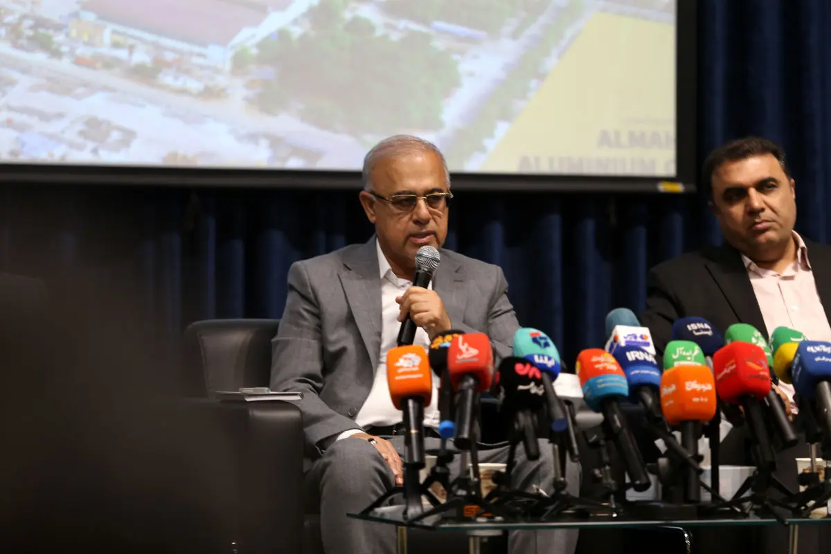 آشوری در نشست خبری با رسانه‌ها: توسعه هرمزگان با هم‌افزایی، سرمایه‌گذاری و رفع گلوگاه‌های زیرساختی شتاب می‌گیرد