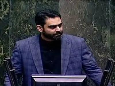 تعبیر او نسبت به رهبری بد و عجیب بود