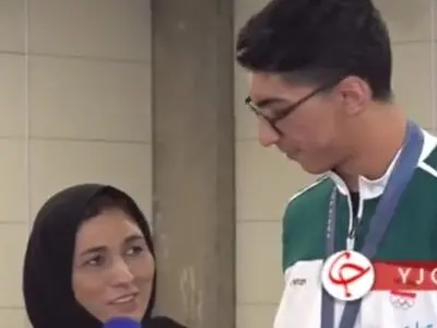 مادر آرین سلیمی قهرمان تکواندوی المپیک: هیچ وقت بازی فینال پسرم را ندیدم، رفتم حرم امام رضا گفتم وقتی برمی‌گردم طلا گرفته باشد + فیلم