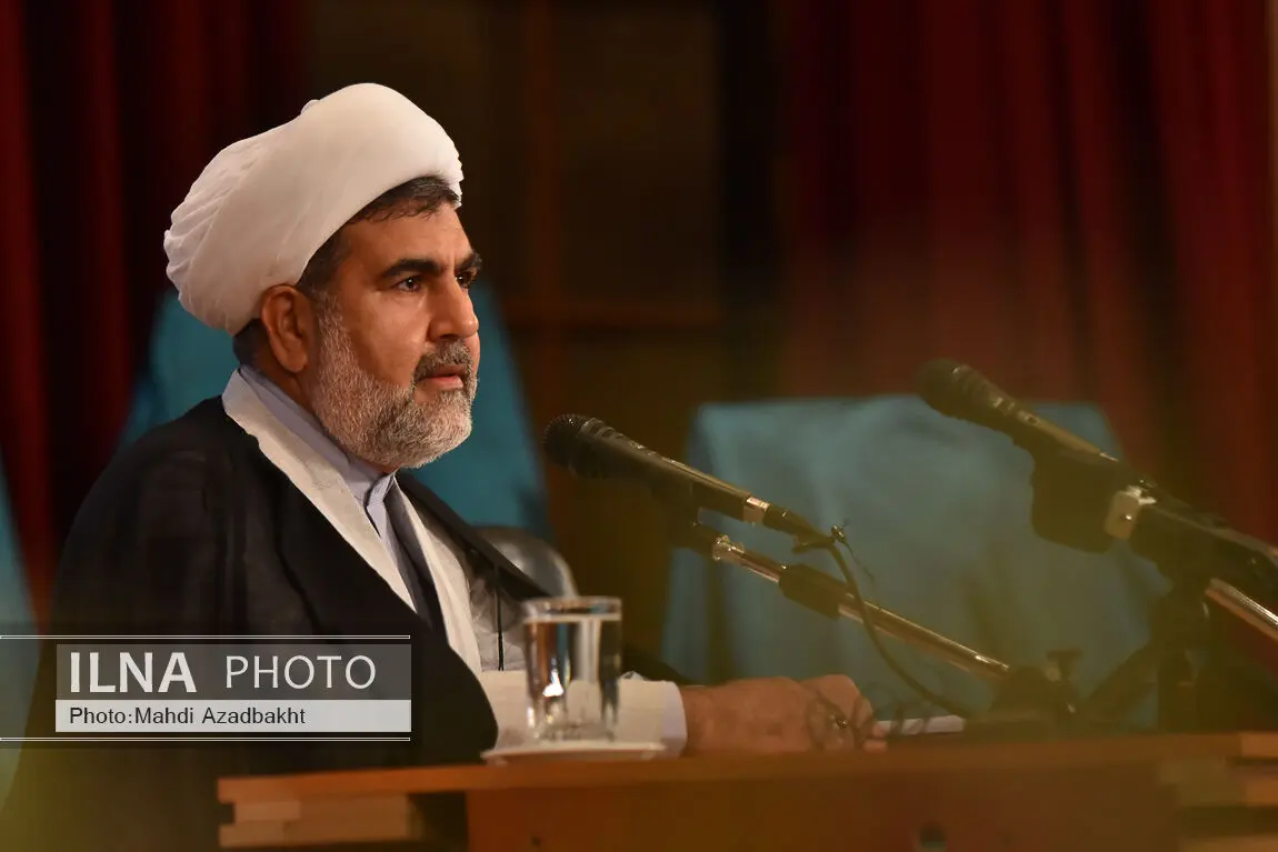 غضنفرآبادی در نطق میان دستور: