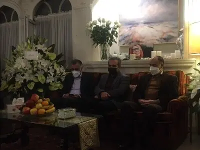 حضور جمعی از مسئولان در منزل ایران درودی