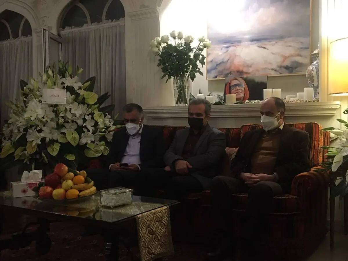 حضور جمعی از مسئولان در منزل ایران درودی