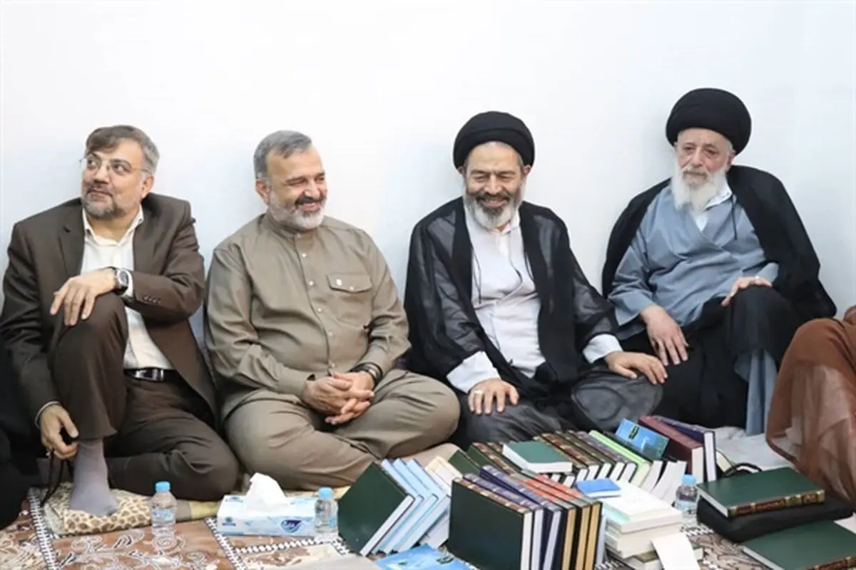 دیدار سرپرست حجاج ایرانی با نمایندگان مراجع عظام در مدینه منوره 