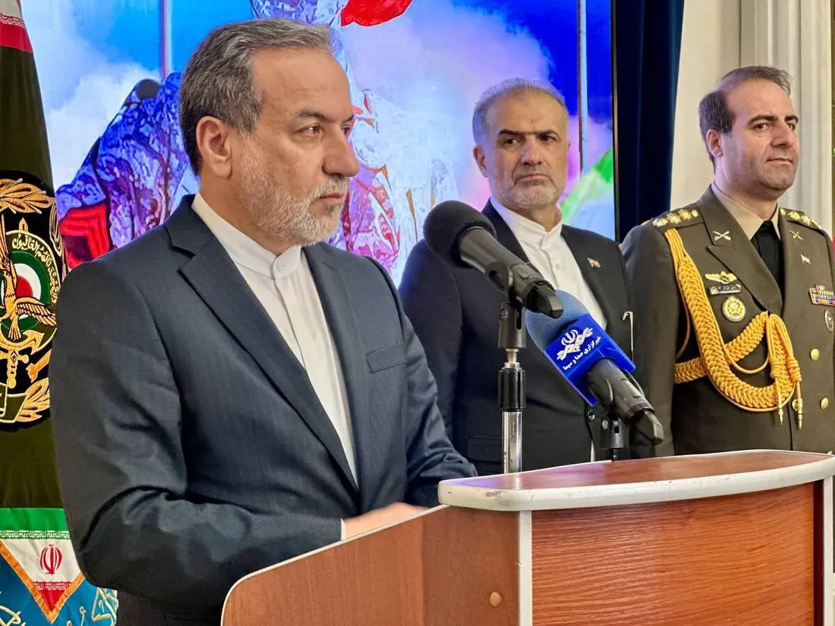 حضور  وزیر امور خارجه در مراسم آیین گرامیداشت روز ارتش جمهوری اسلامی ایران در مسکو