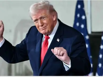 با حضور ملانیا؛ ترامپ مقابل نظامیان «فورت براگ» رقصید+ ویدئو