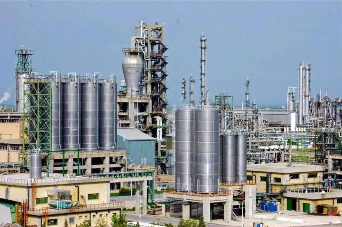 جمعی از کارکنان پتروشیمی غدیر دست به اعتصاب غذا زدند