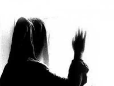پدر و مادرم چشم به روی ارتباط سیاه من بستند