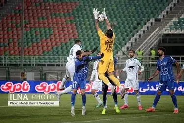 تساوی تیم فوتبال ذوب آهن اصفهان مقابل استقلال تهران