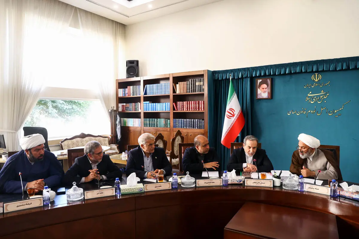 بررسی وضعیت جزایر سهگانه با حضور وزیر خارجه