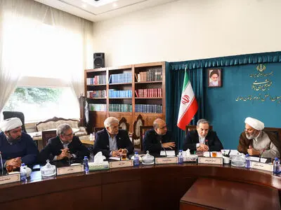 بررسی وضعیت جزایر سه‌گانه با حضور وزیر خارجه