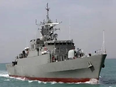 البحریة الإیرانیة تصدی للقراصنة على إحدى ناقلات النفط