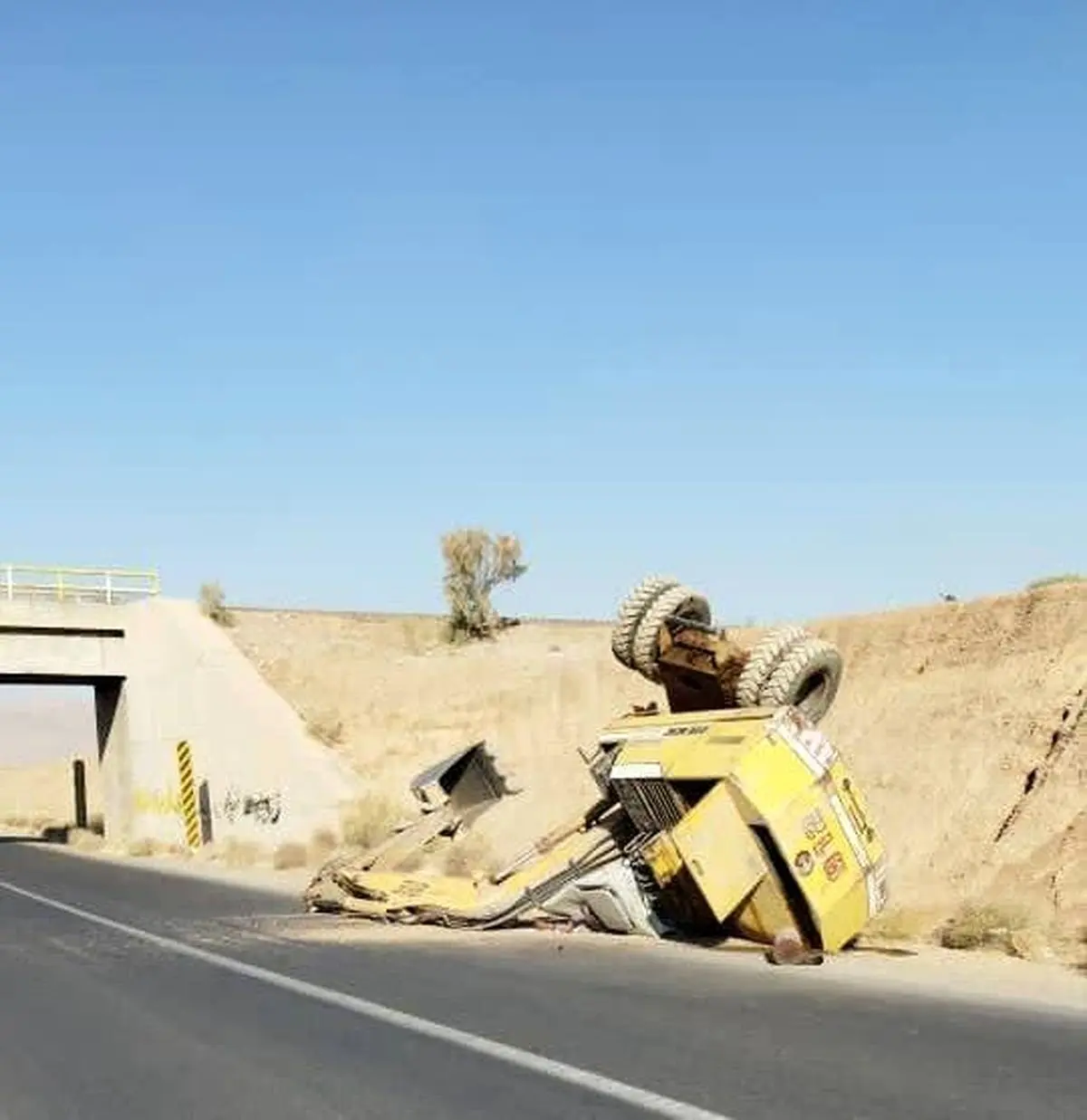 مرگ یک راننده بر اثر سقوط ناگهانی بیل مکانیکی