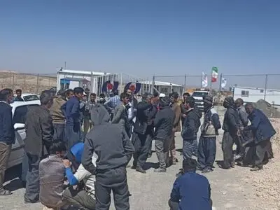 اعتراض تعدادی از ساکنان قروه به محل ساختِ یک کارخانه جدید روی زمین‌های کشاورزی