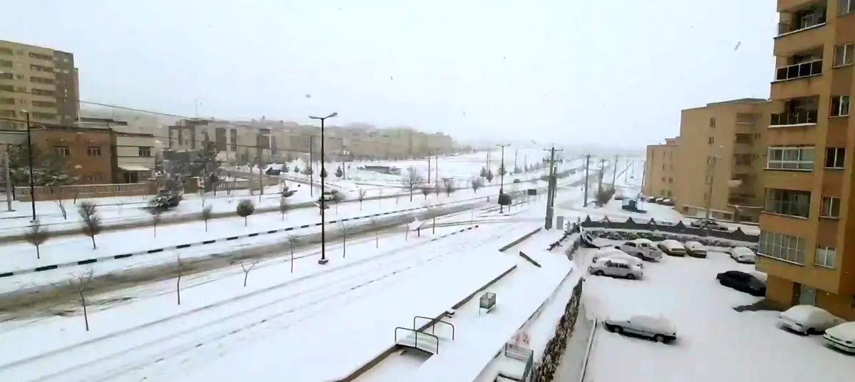 برف شمال تهران را سفیدپوش کرد + فیلم