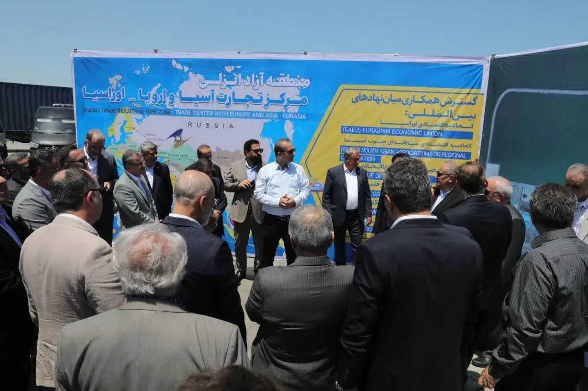 بازدید اعضای اجلاس نقش آفرینی اتاق‌های بازرگانی کشور از بندر کاسپین