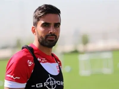 عشوری: آجورلو به من گفت 80 درصد طلبت را ببخش و آن را رسانه‌ای نکن/ هواداران تراکتور حلالم کنند، مجبور شدم شکایت کنم/ گفتند امضا کن پولت را گرفته‌ای و برو تا خبرت کنیم/ با رفتار آقایان فوتبالم در 31 سالگی تمام شد