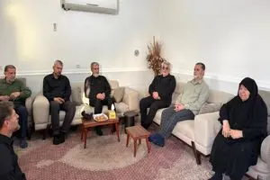 اعضای کمیسیون امنیت ملی در منزل دیپلمات شهید سیدمحمدرضا موسوی