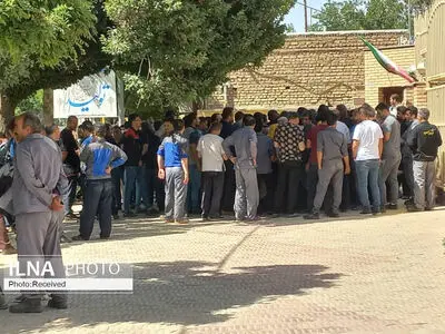 کارگران شرکت تولی پرس مقابل فرمانداری البرز تجمع کردند 
