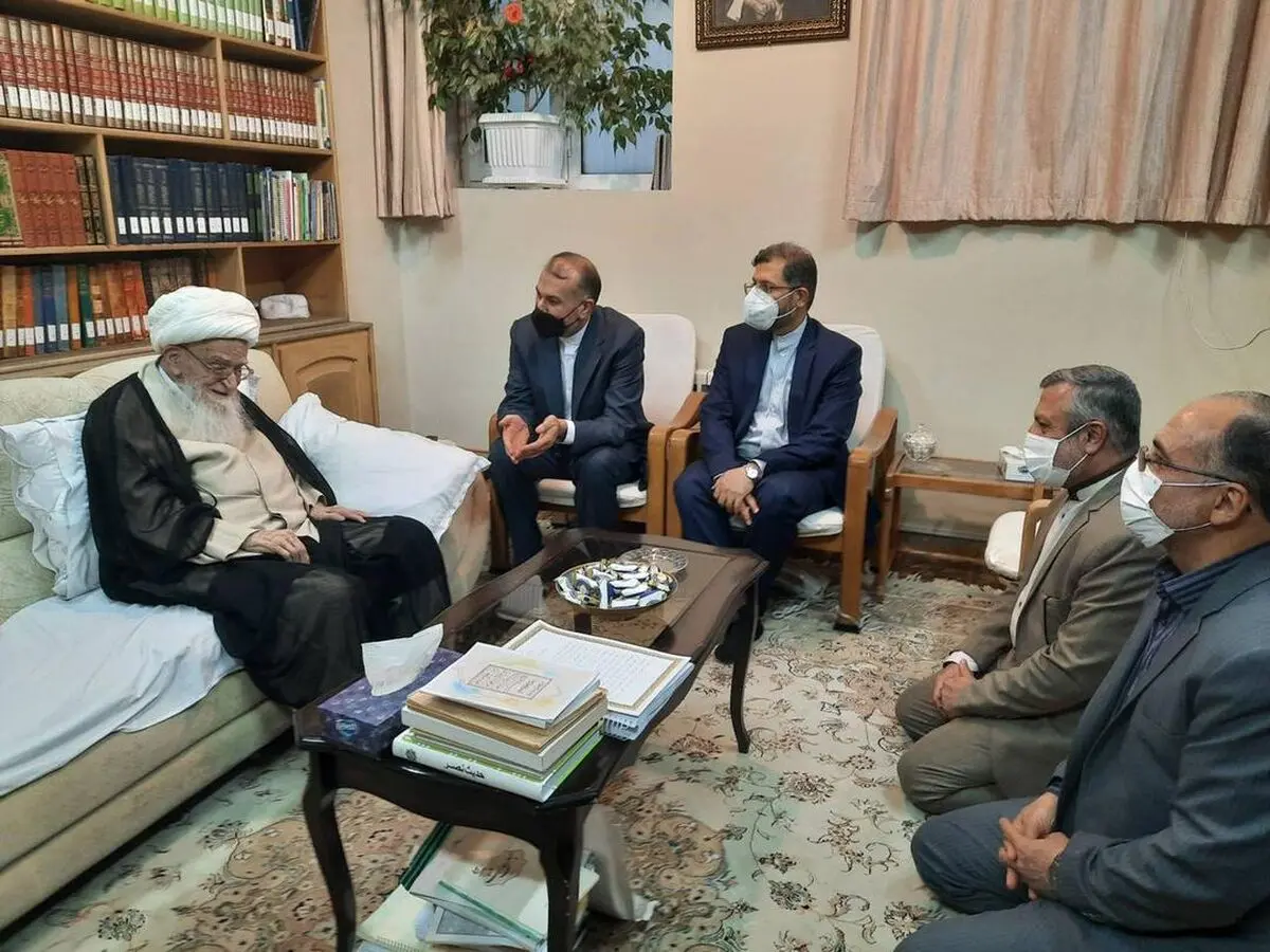 وزیر امور خارجه امروز در سفر به قم با مراجع عظام تقلید دیدار و گفت‌وگو کرد