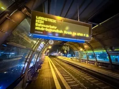 
Nationwide strike to shutdown German public transport Mon.
