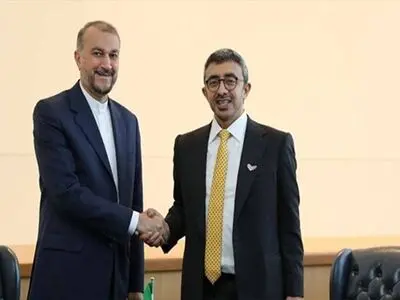 اتصال بین وزیري الخارجیة الایراني والاماراتي.. مشاورات نشطة تجری بین البلدین