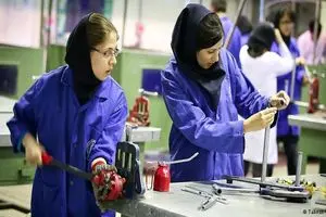 مصوبه‌ای نامطلوب برای کارگران شرکتی/ واسطه‌گری همچنان پابرجاست!