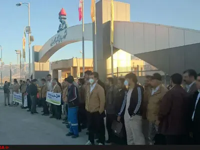 کارگران قرارداد مستقیم پالایشگاه پارسیان امروز تجمع کردند