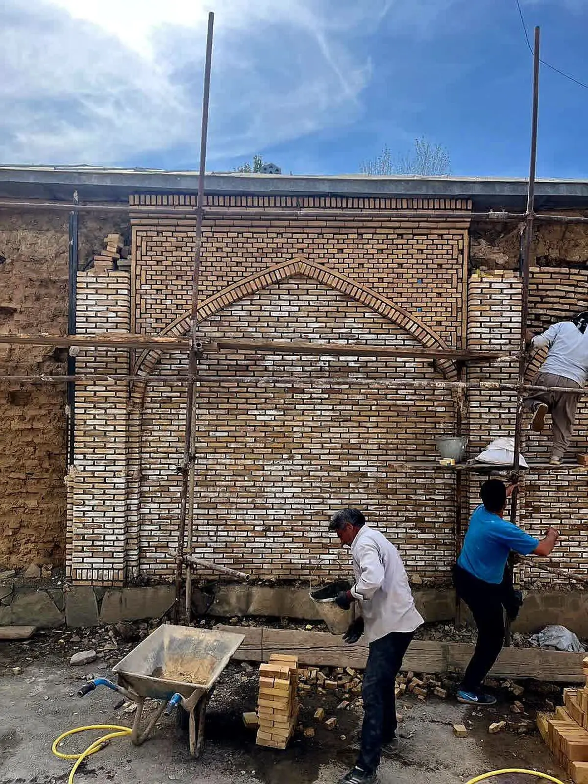 آغاز مرمت نمای تکیه تاریخی روستای گرکان با همکاری میراث‌فرهنگی و مدیریت محلی روستا