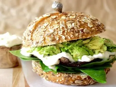 طرز تهیه قارچ برگر؛ یک ساندویچ متفاوت