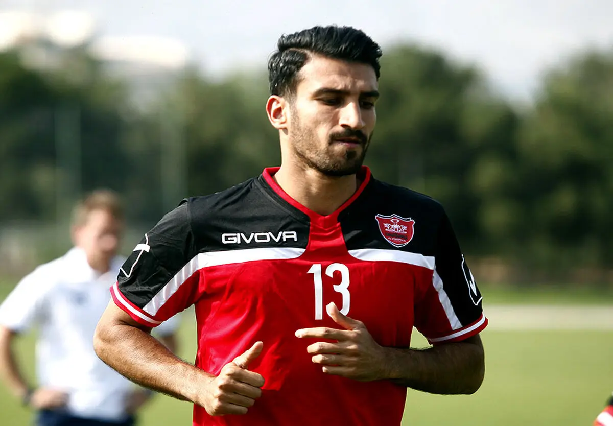 هیچ‌کس نمی‌تواند جلوی پرسپولیس بایستد جز خودی ها