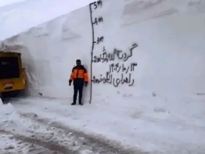 ارتفاع ۵ متری برف در «گله‌بادوش» الیگودرز لرستان + فیلم